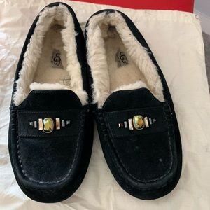 BLACK UGG LOAFERS SLIPPERS